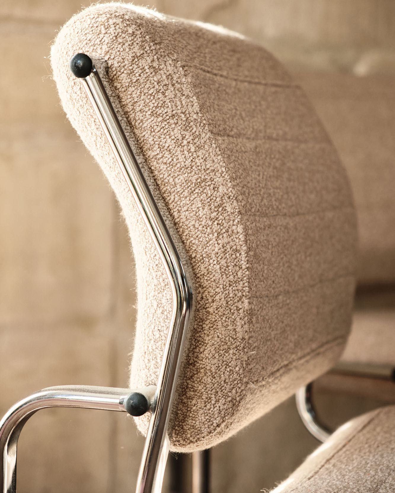 chauffeuses-atal-ateliercompas-01 chauffeuse crapaud napoléon 3 à capitons tapissier uzès<br />