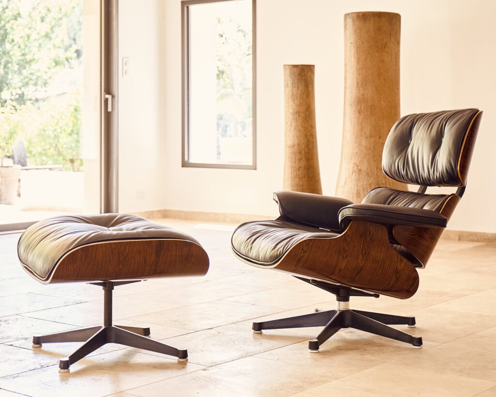 restauration lounge chair eames par tapissier uzes catherine Boks