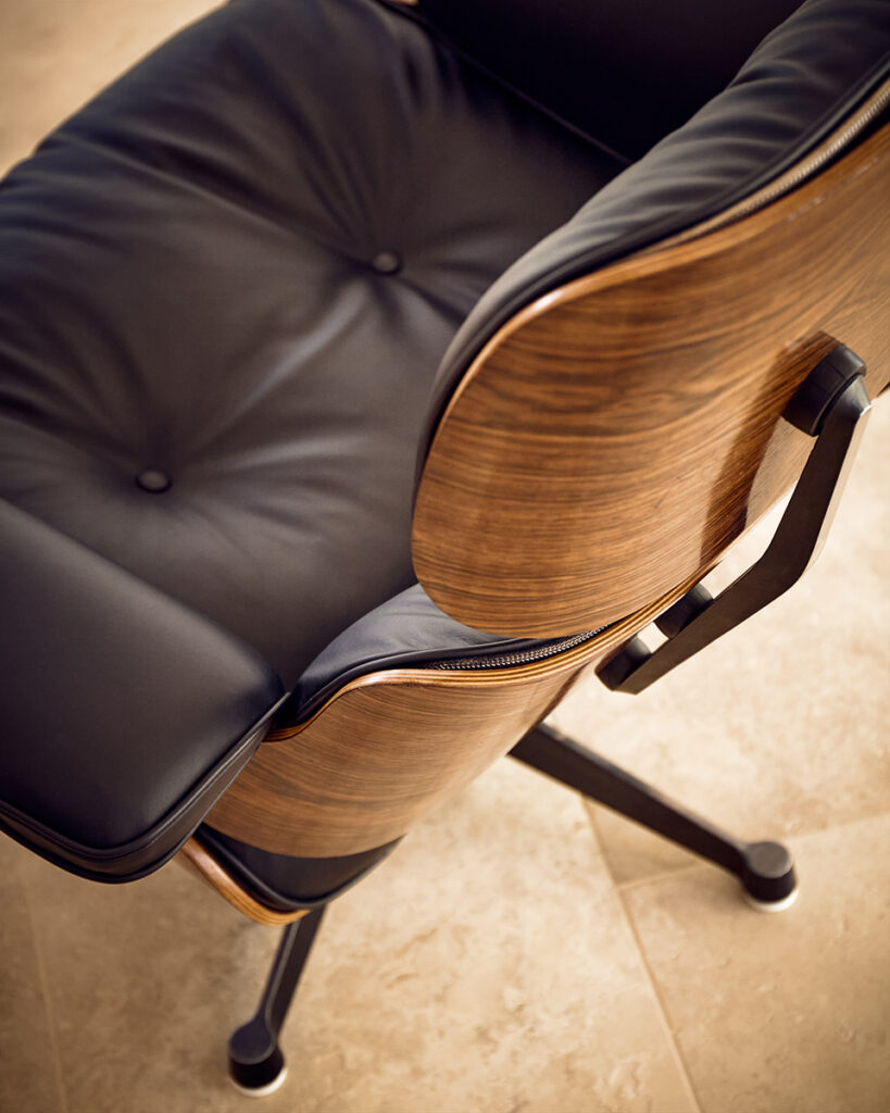 restauration lounge chair eames par tapissier uzes catherine Boks